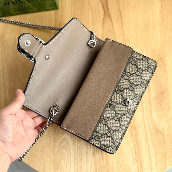 Classic iconic print chain bag