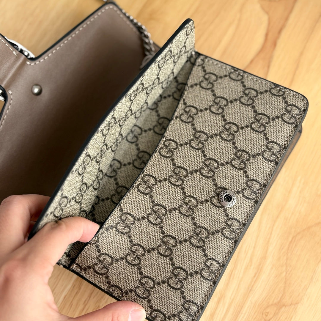Classic iconic print chain bag