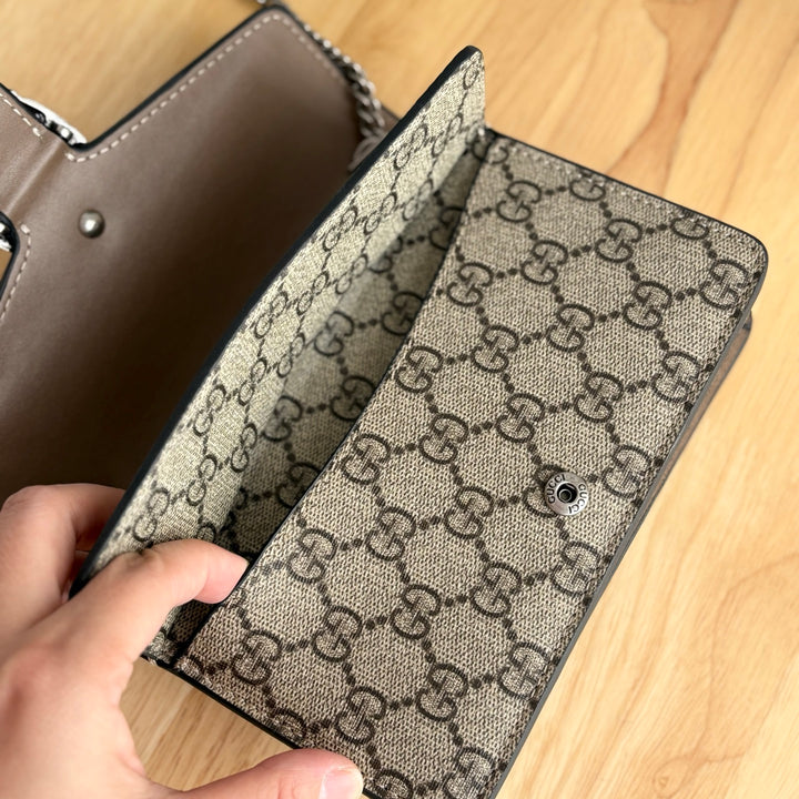 Classic iconic print chain bag