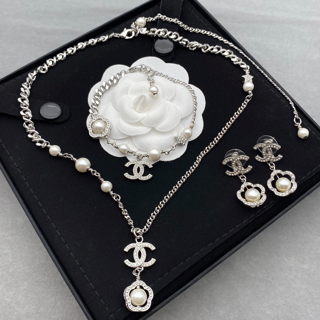new camellia pearl necklace