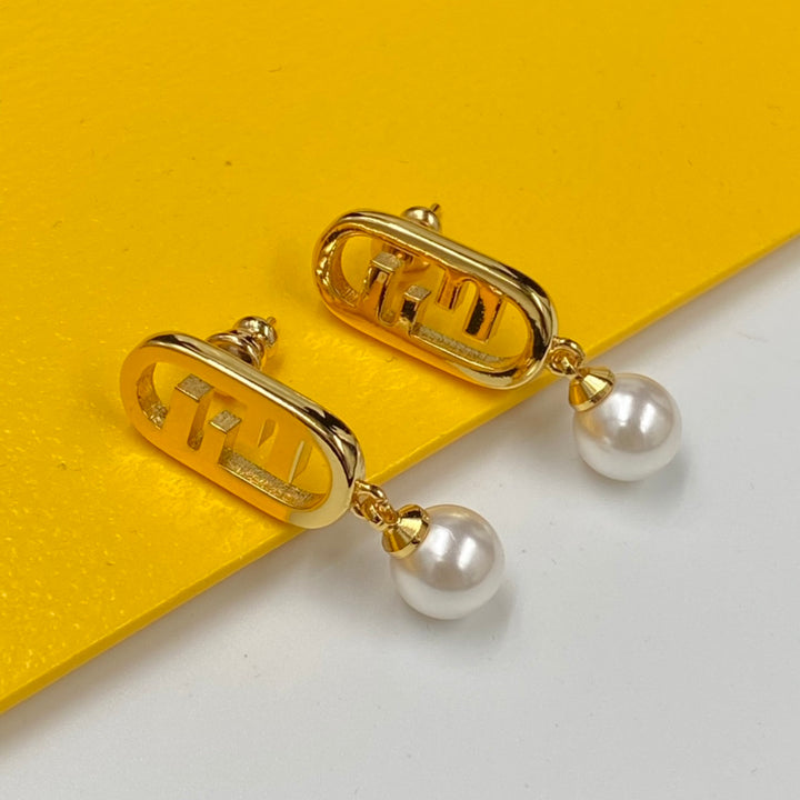 Luxurious oval pearl earrings