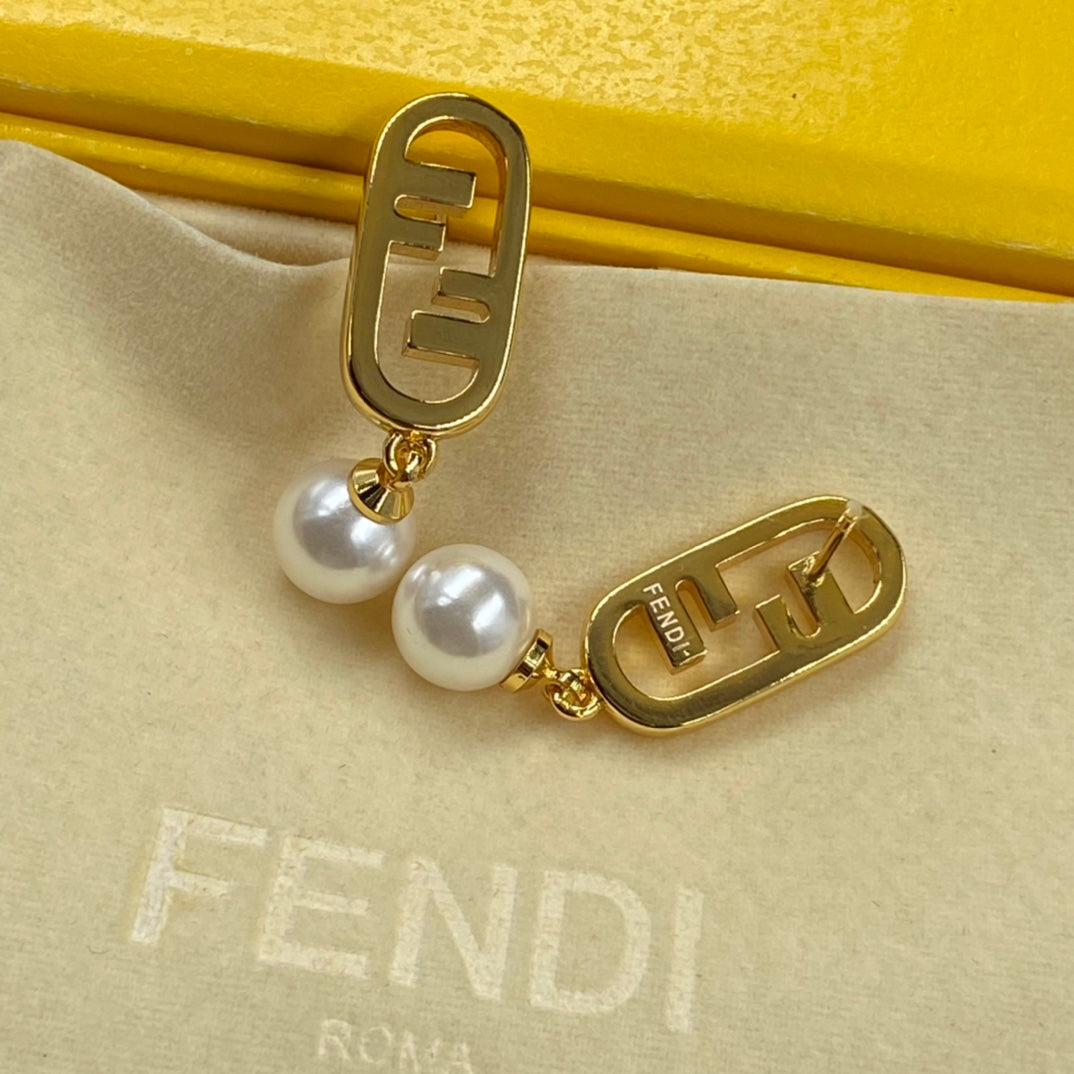 Luxurious oval pearl earrings