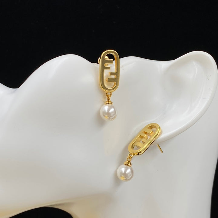 Luxurious oval pearl earrings