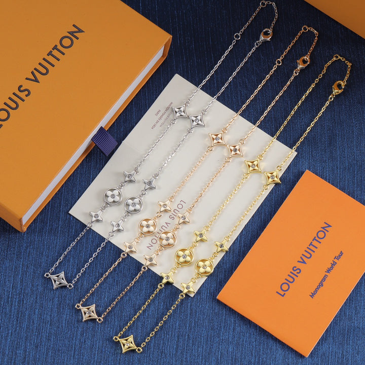3 Color Clover Sweater Necklace