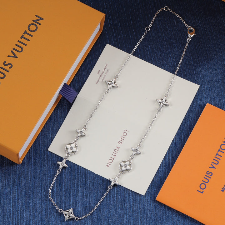 3 Color Clover Sweater Necklace
