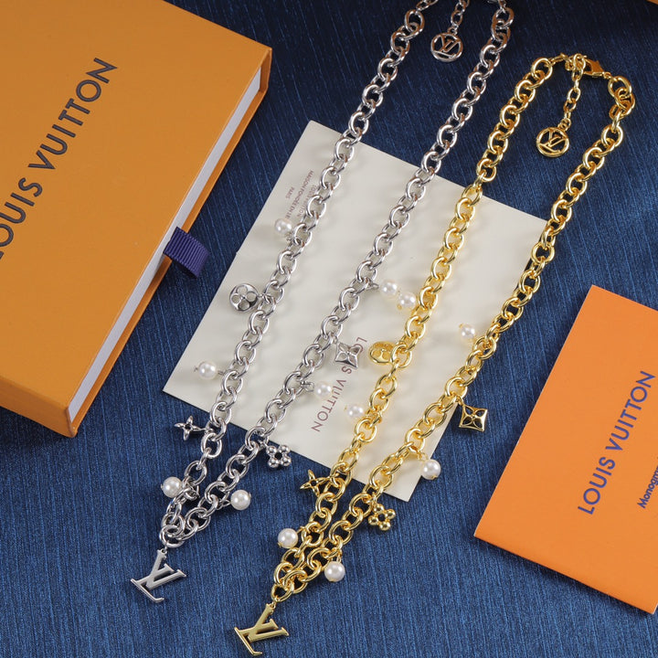 Luxury Pearl Embellished Necklace