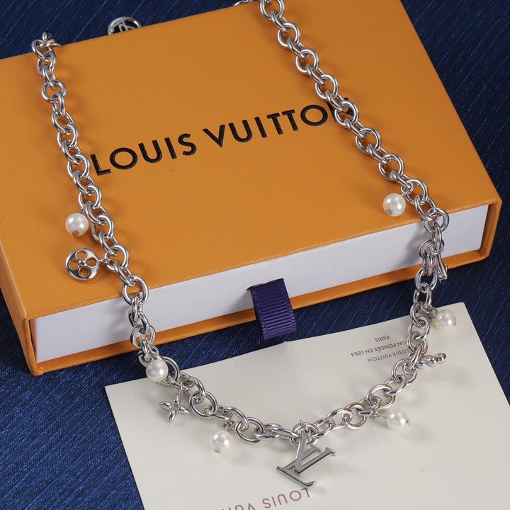 Luxury Pearl Embellished Necklace