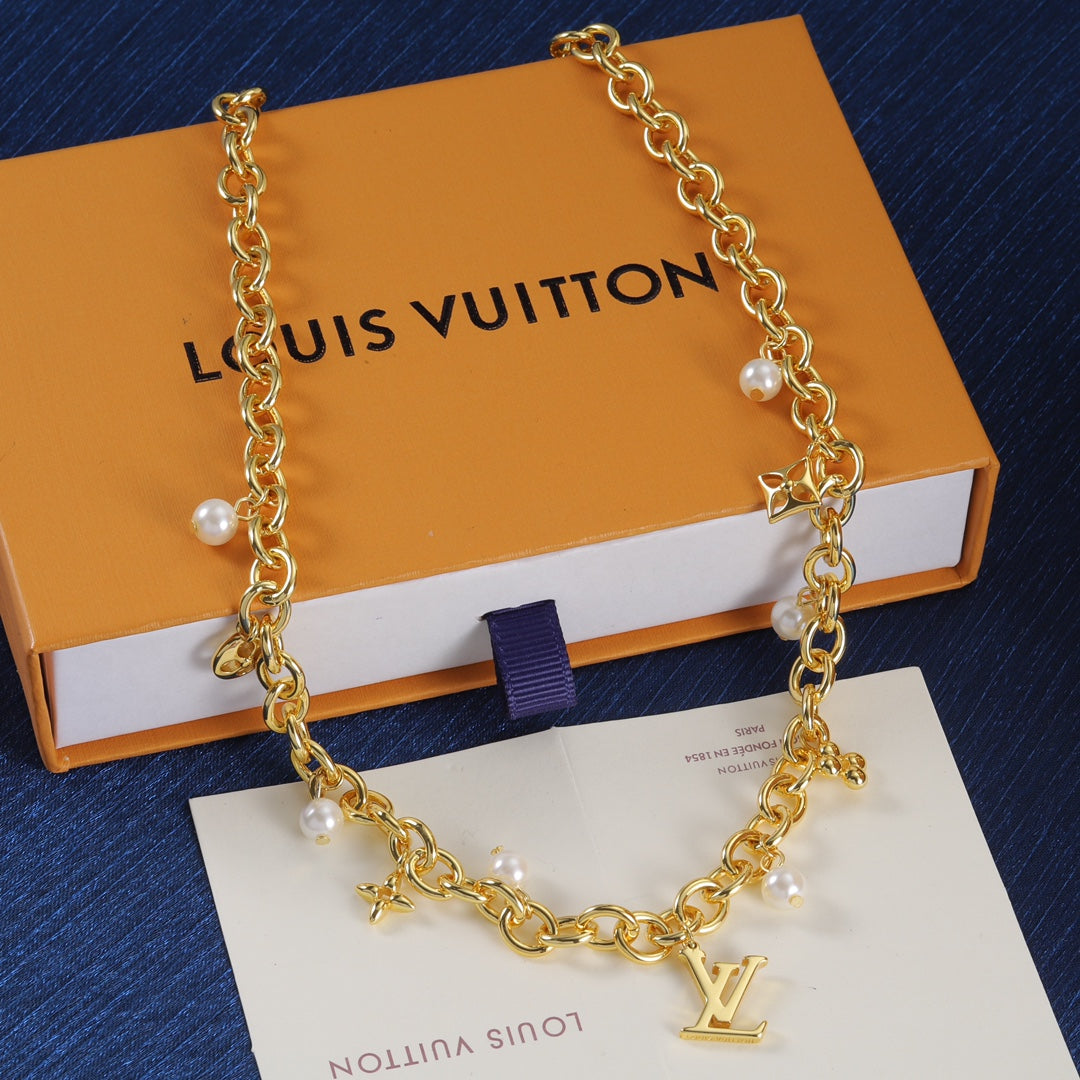 Luxury Pearl Embellished Necklace