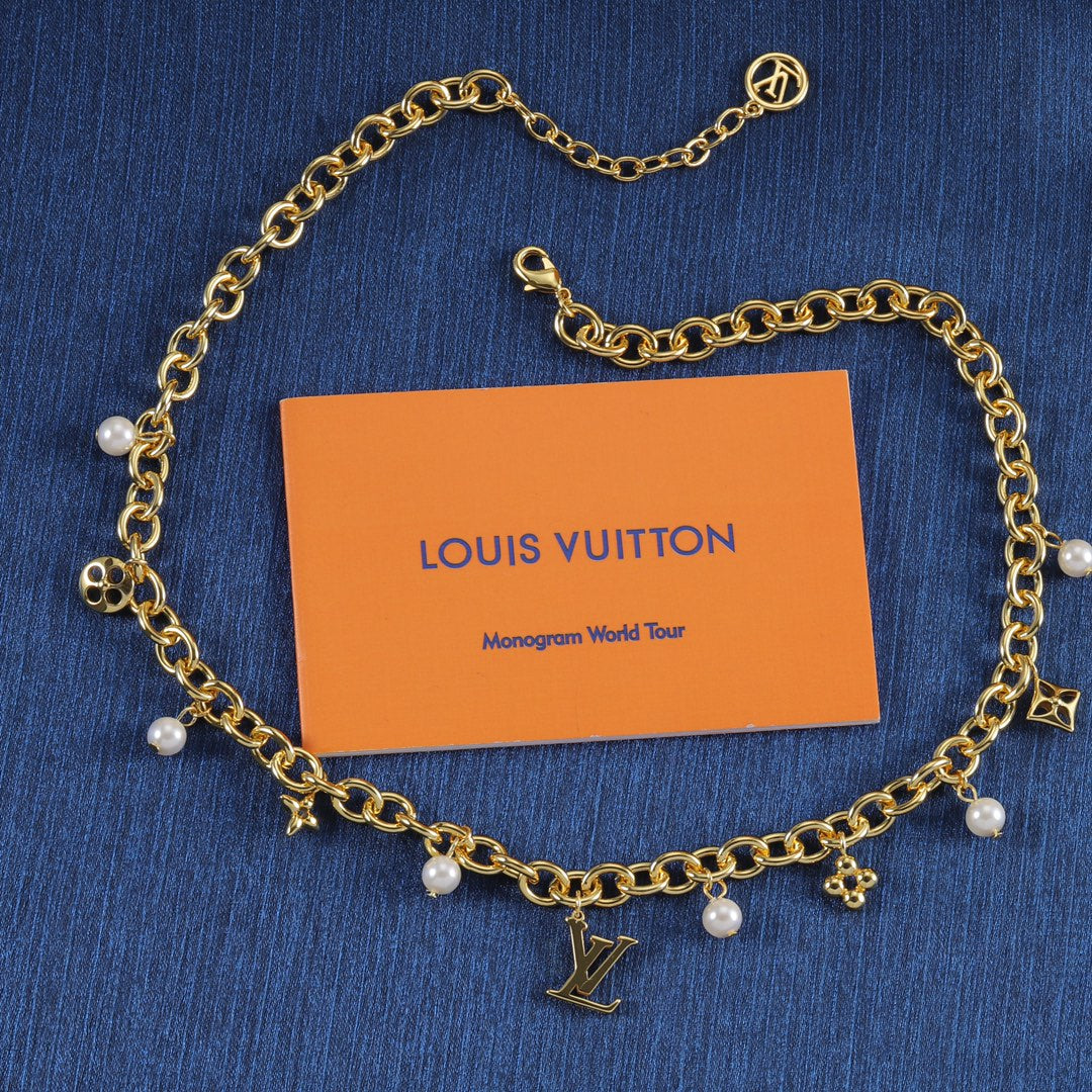 Luxury Pearl Embellished Necklace