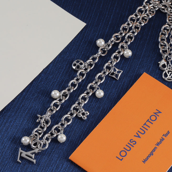 Luxury Pearl Embellished Necklace
