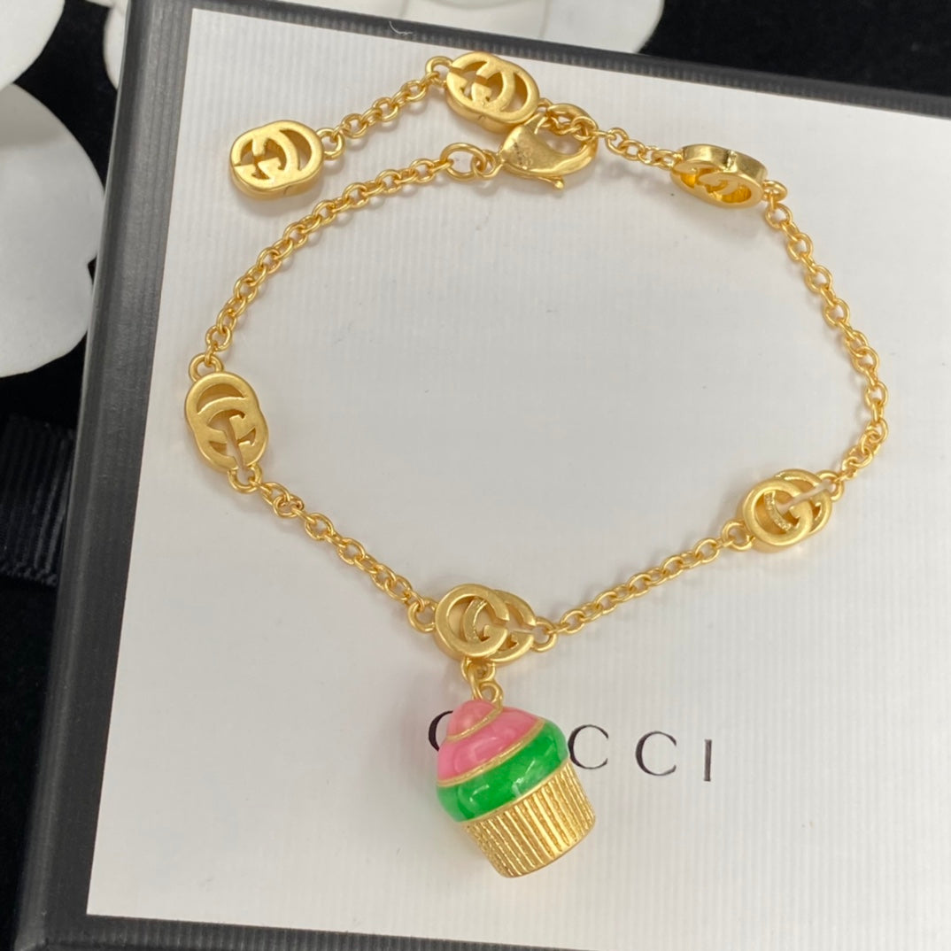 Elegant Cake Pendant Necklace