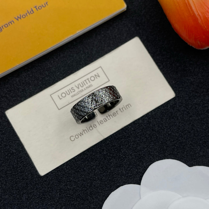 Chic Engraved Metal Ring