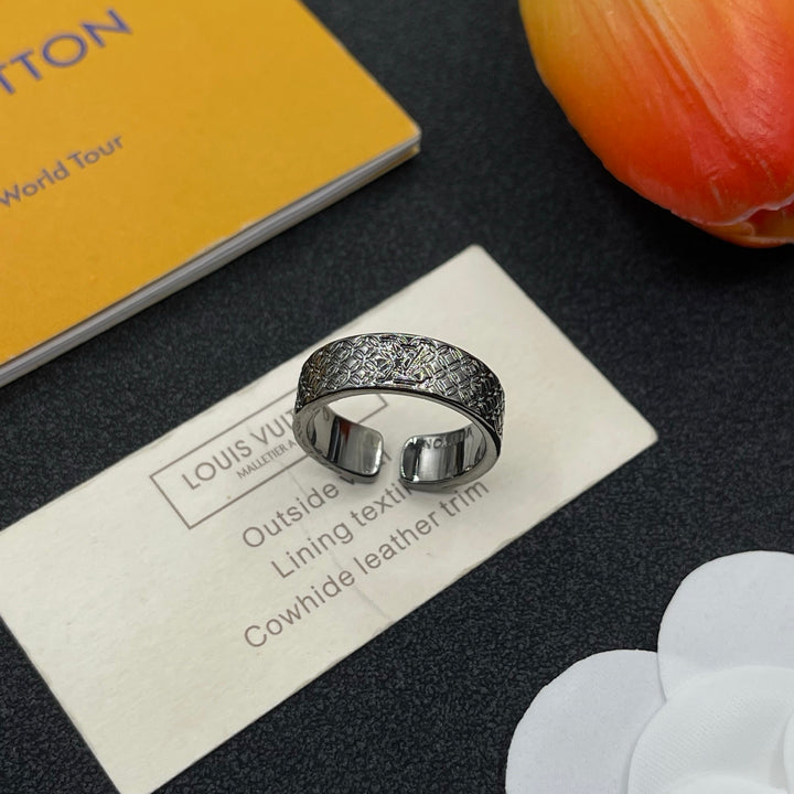 Chic Engraved Metal Ring