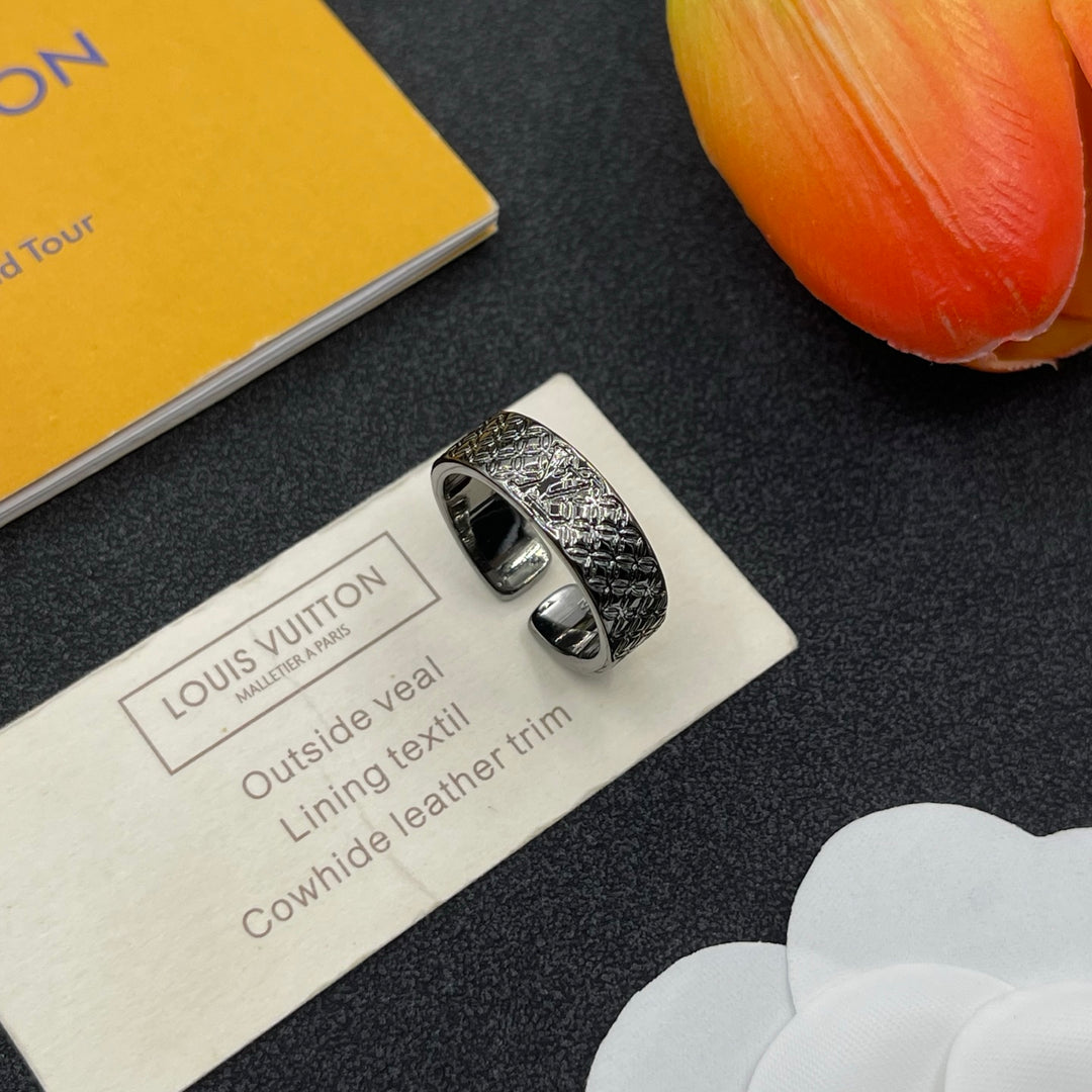 Chic Engraved Metal Ring
