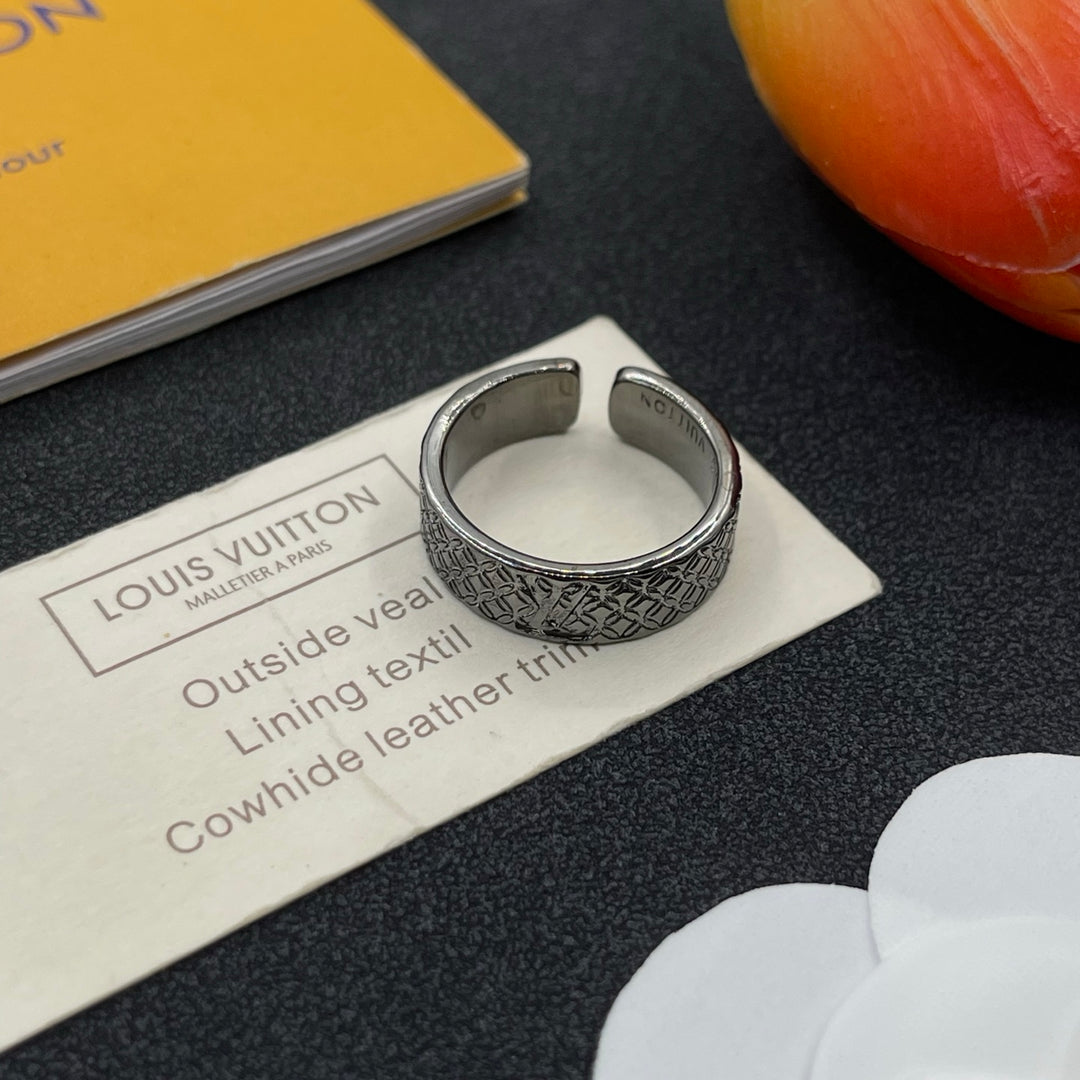 Chic Engraved Metal Ring