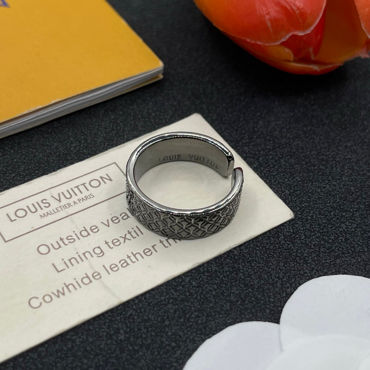 Chic Engraved Metal Ring