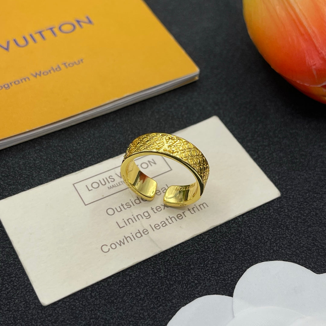 Chic Engraved Metal Ring