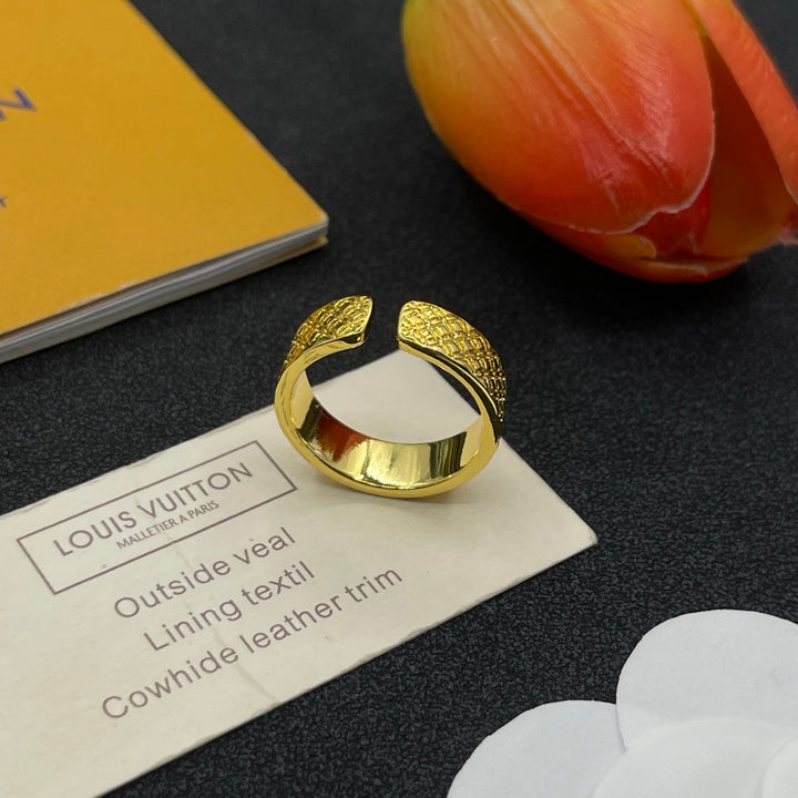 Chic Engraved Metal Ring