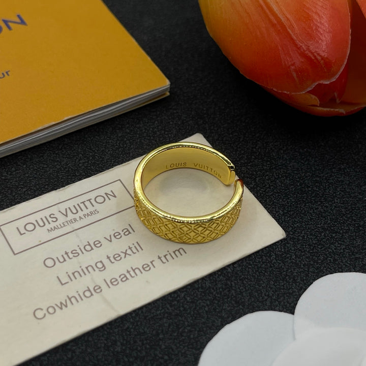 Chic Engraved Metal Ring