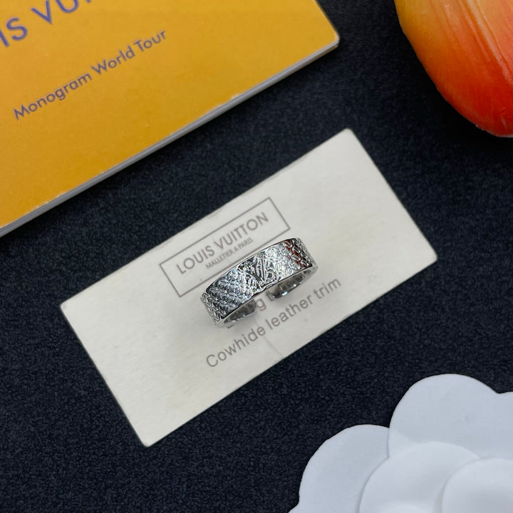 Chic Engraved Metal Ring