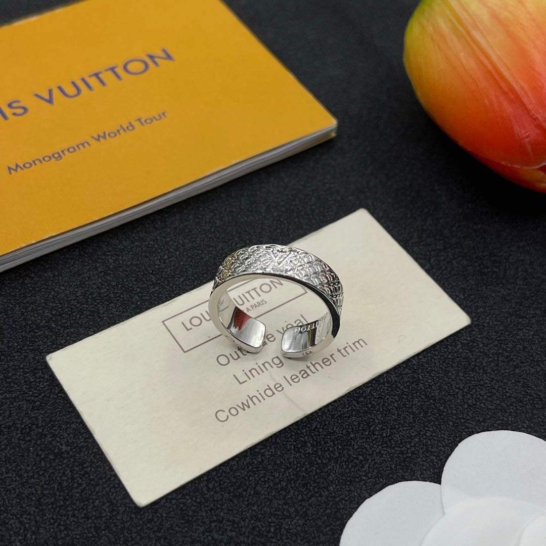 Chic Engraved Metal Ring