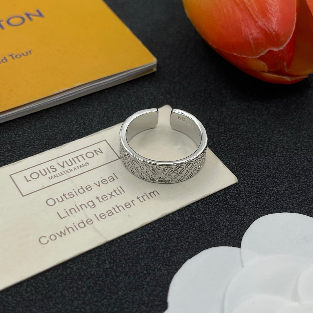 Chic Engraved Metal Ring