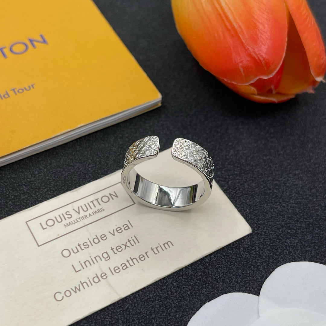 Chic Engraved Metal Ring