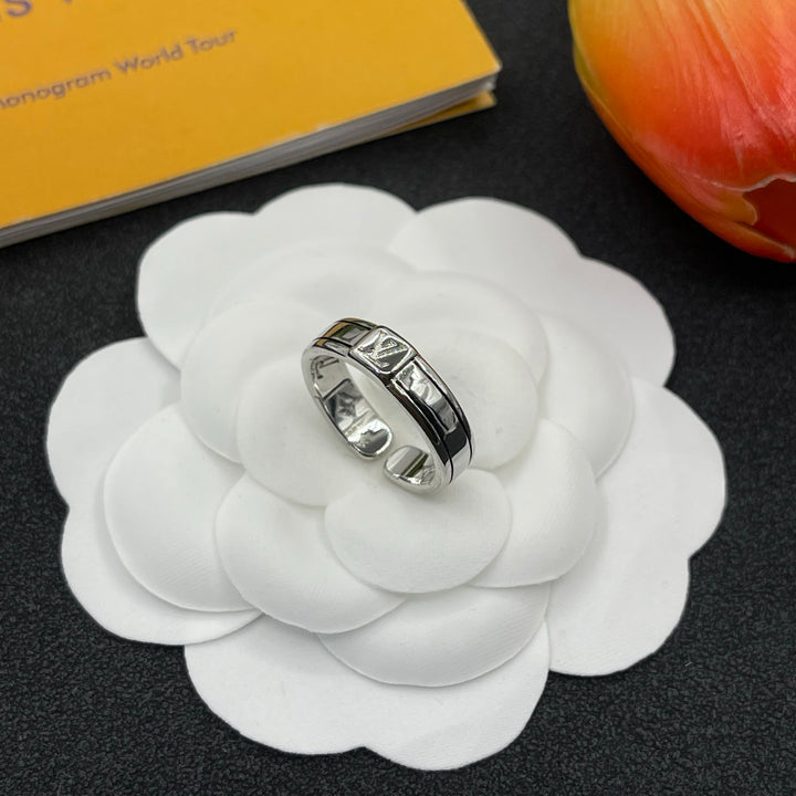 Old Flower Engraved Open End Ring