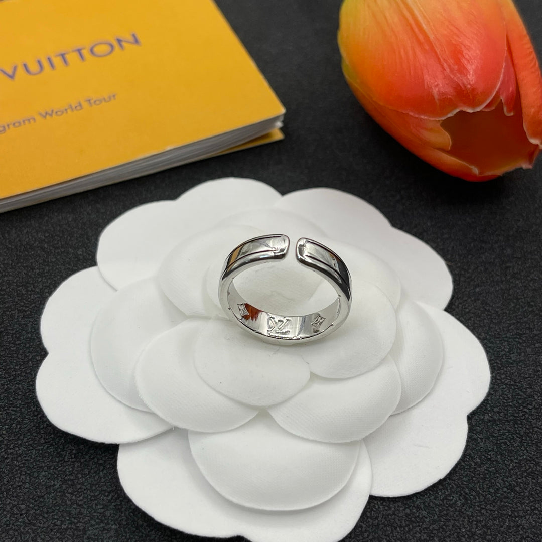 Old Flower Engraved Open End Ring