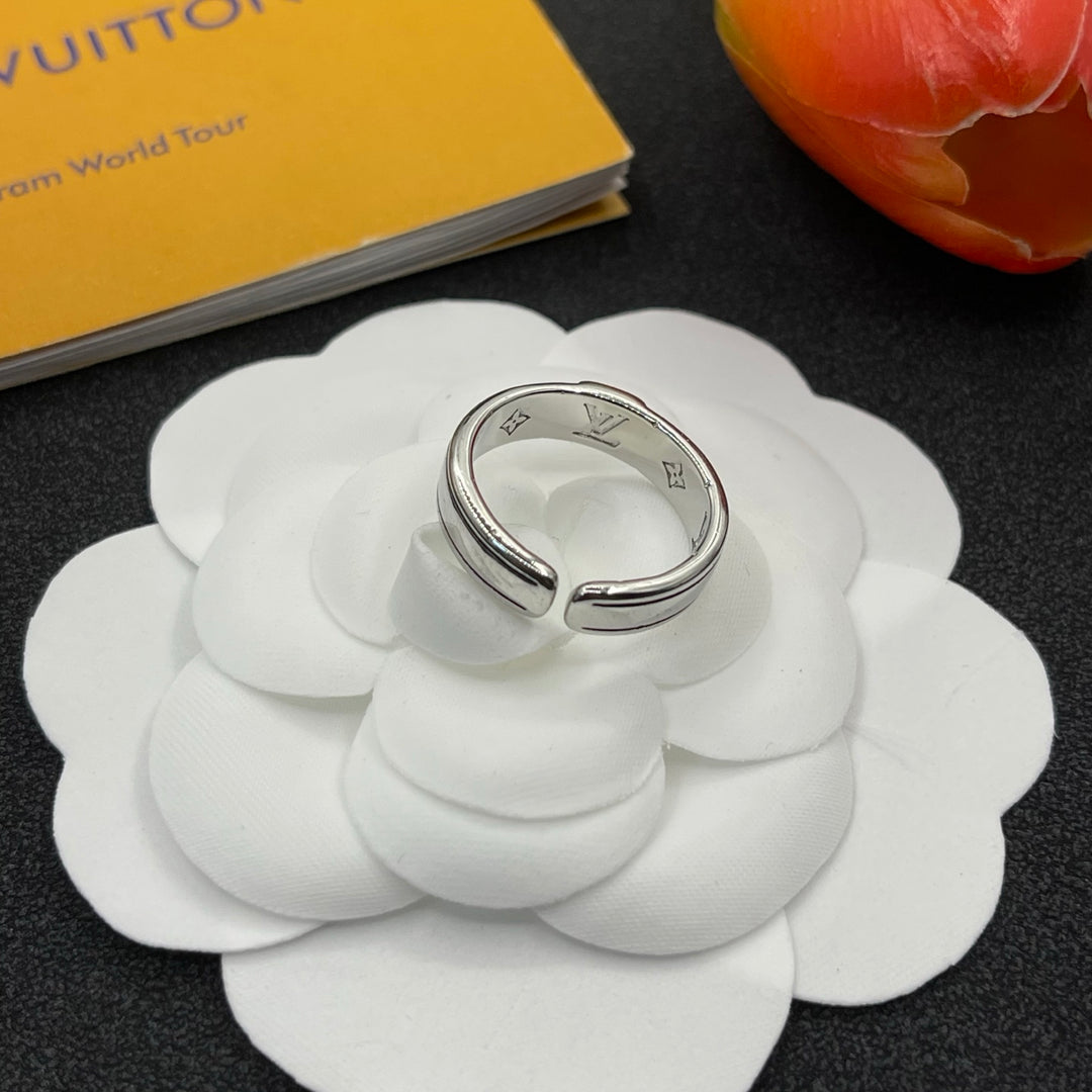 Old Flower Engraved Open End Ring