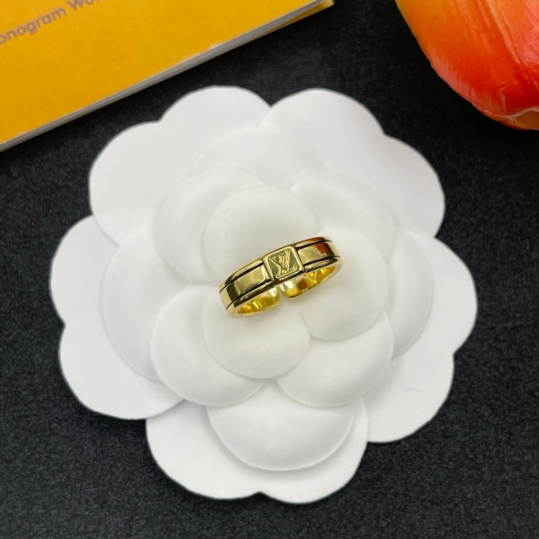 Old Flower Engraved Open End Ring