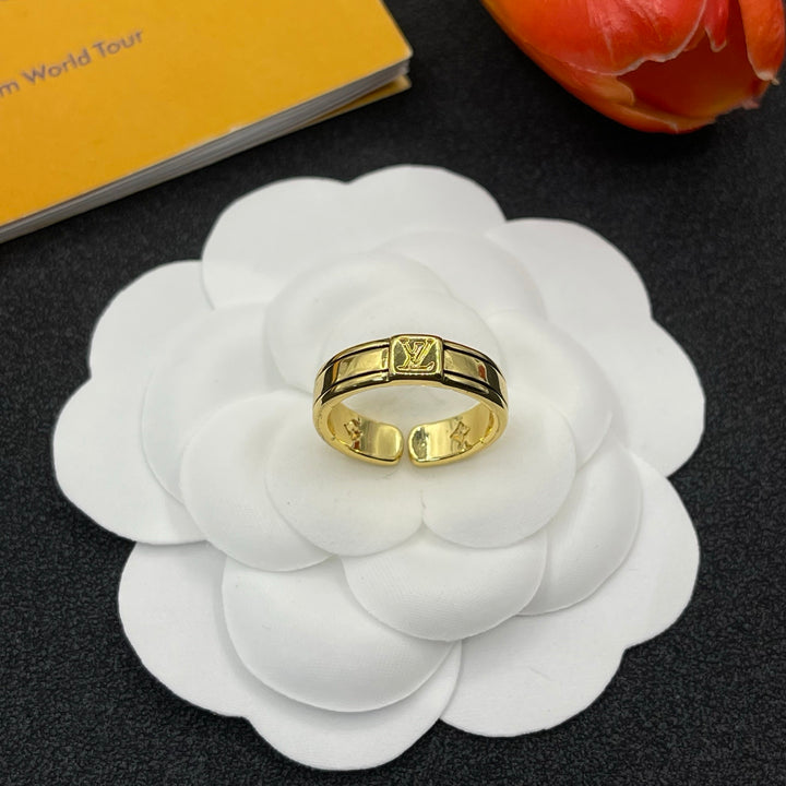 Old Flower Engraved Open End Ring