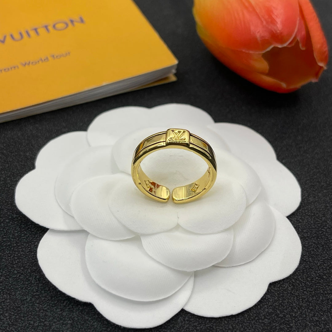 Old Flower Engraved Open End Ring