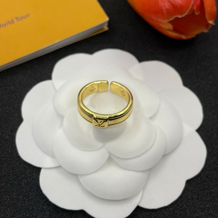 Old Flower Engraved Open End Ring