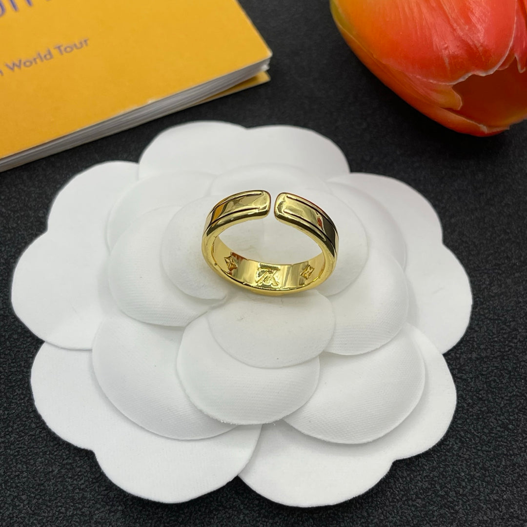 Old Flower Engraved Open End Ring
