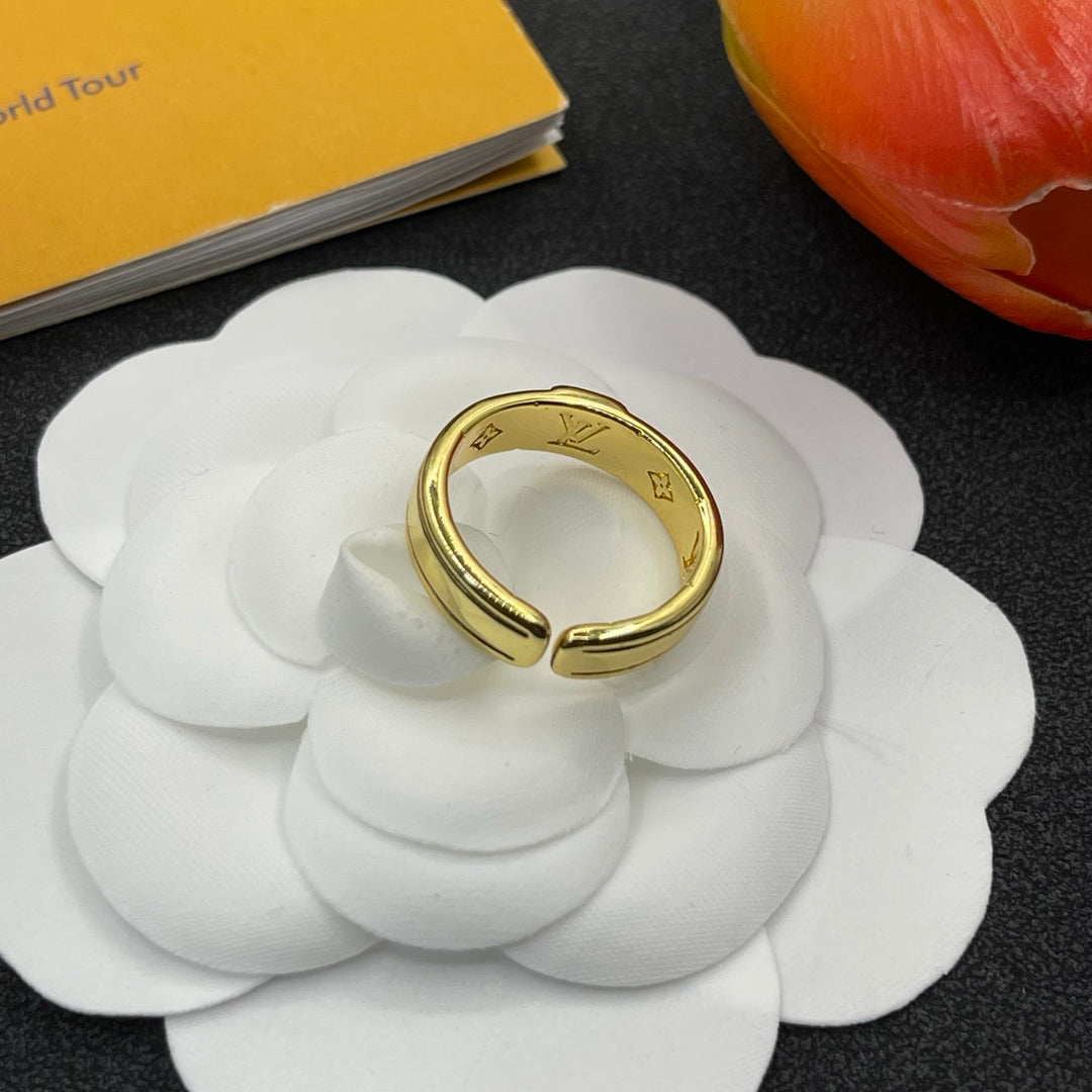Old Flower Engraved Open End Ring