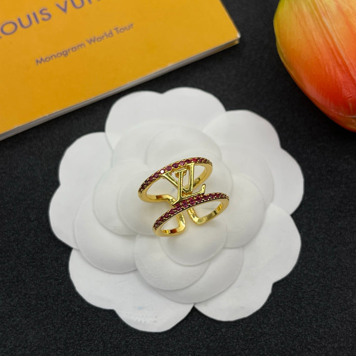 Elegant two-tone gemstone ring