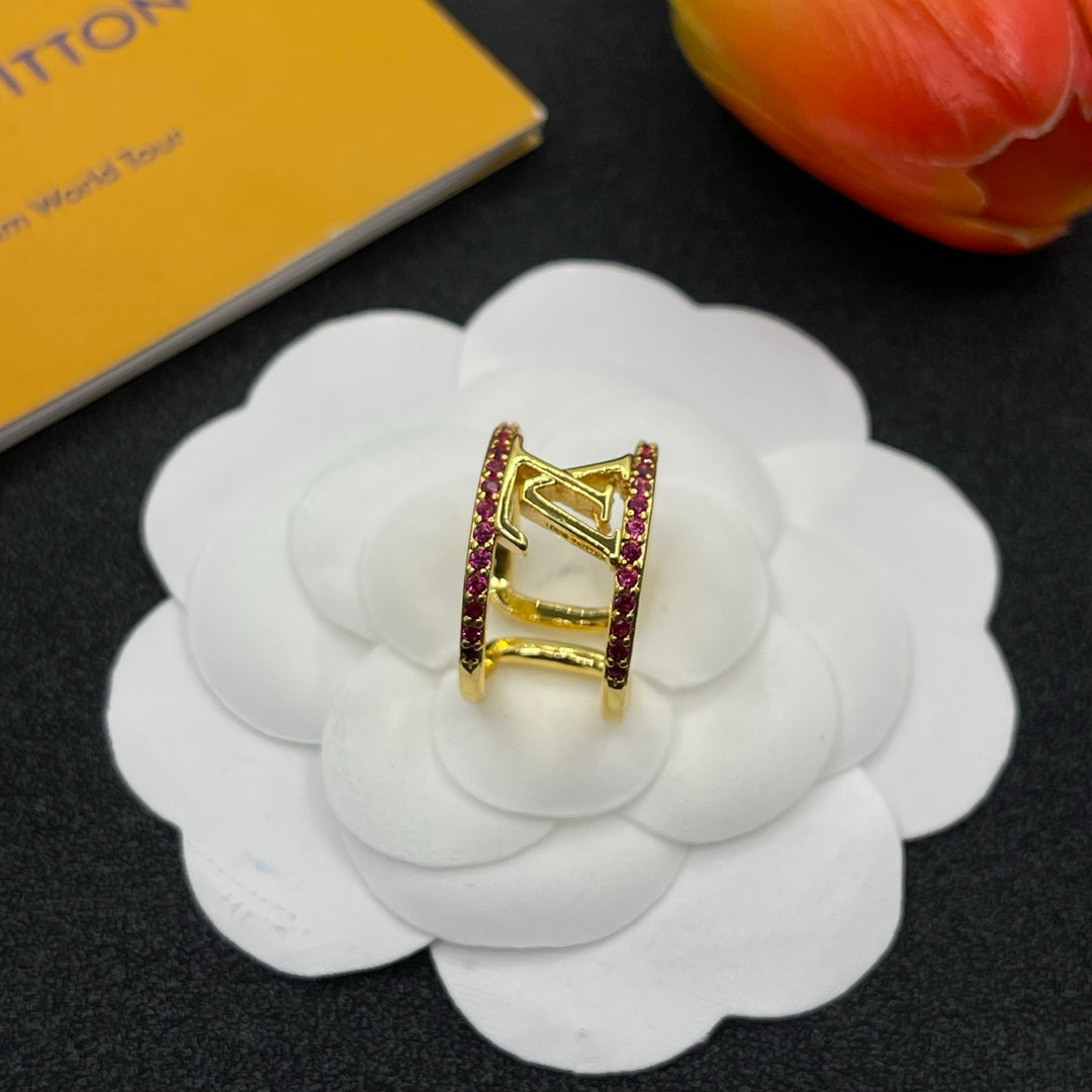 Elegant two-tone gemstone ring