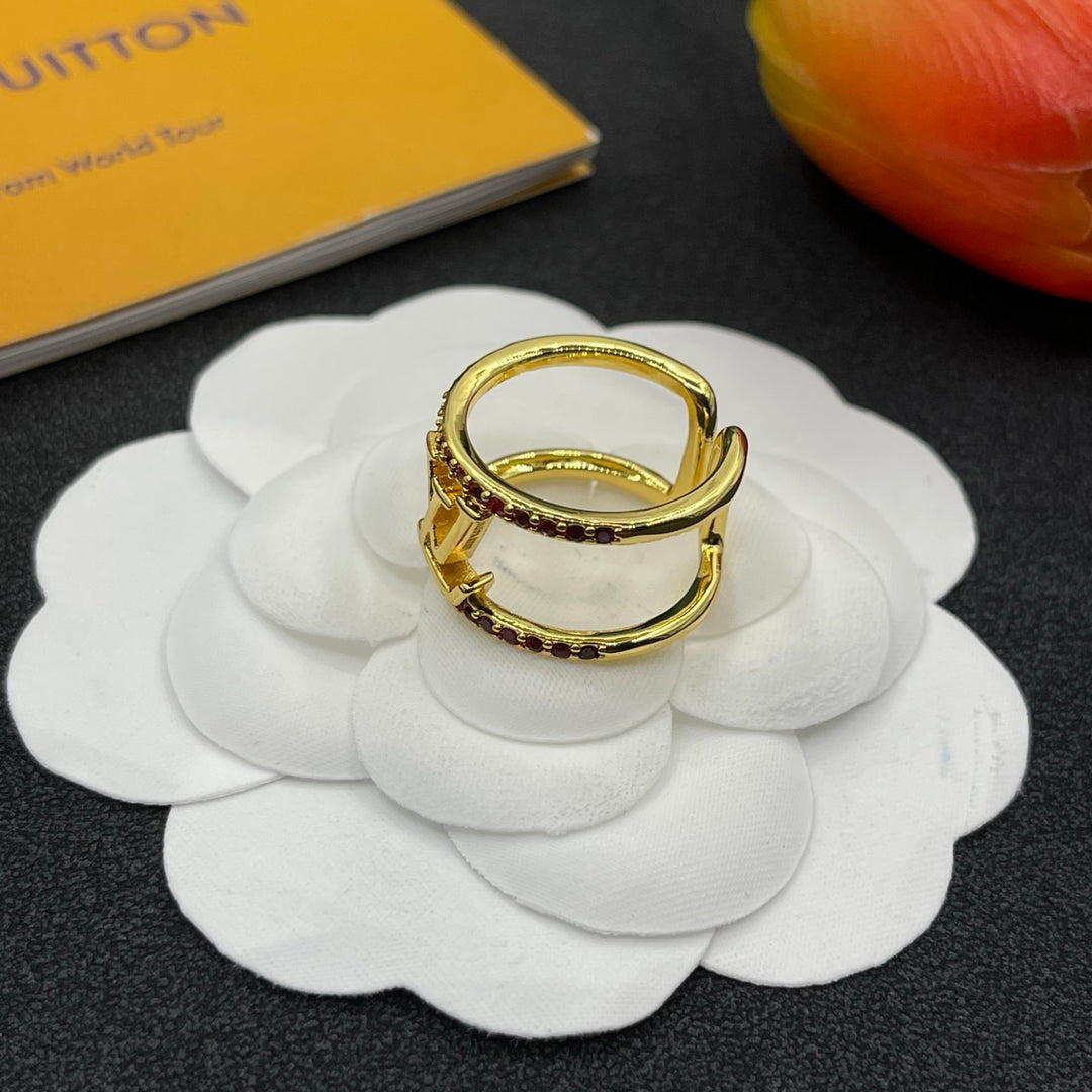 Elegant two-tone gemstone ring
