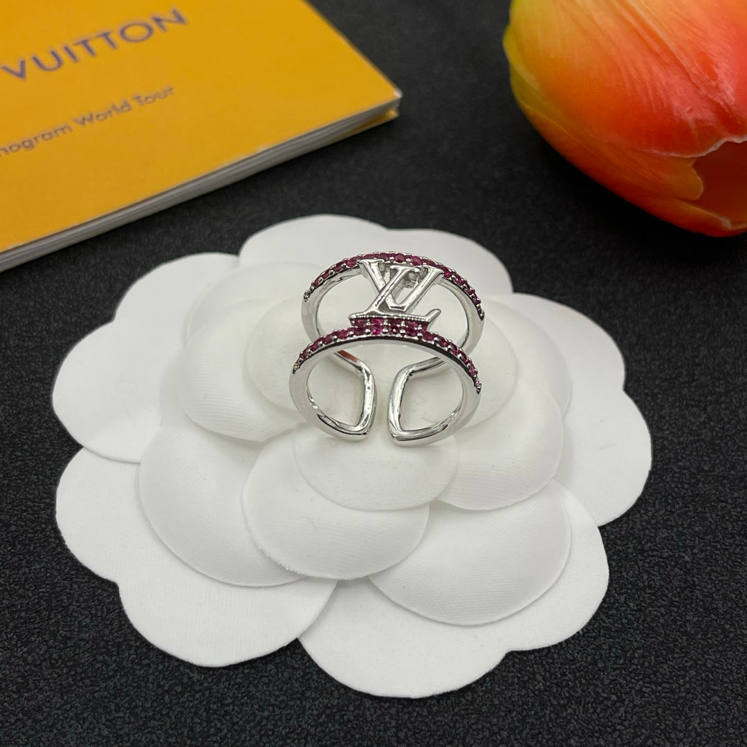 Elegant two-tone gemstone ring