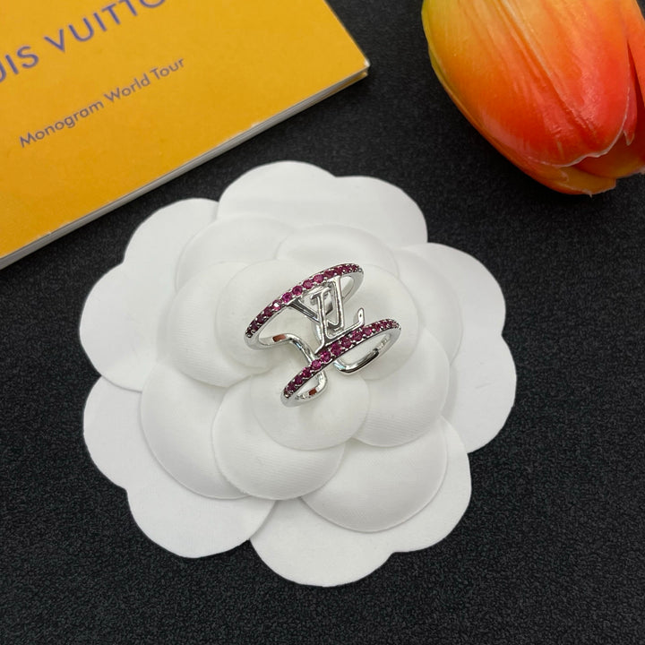 Elegant two-tone gemstone ring