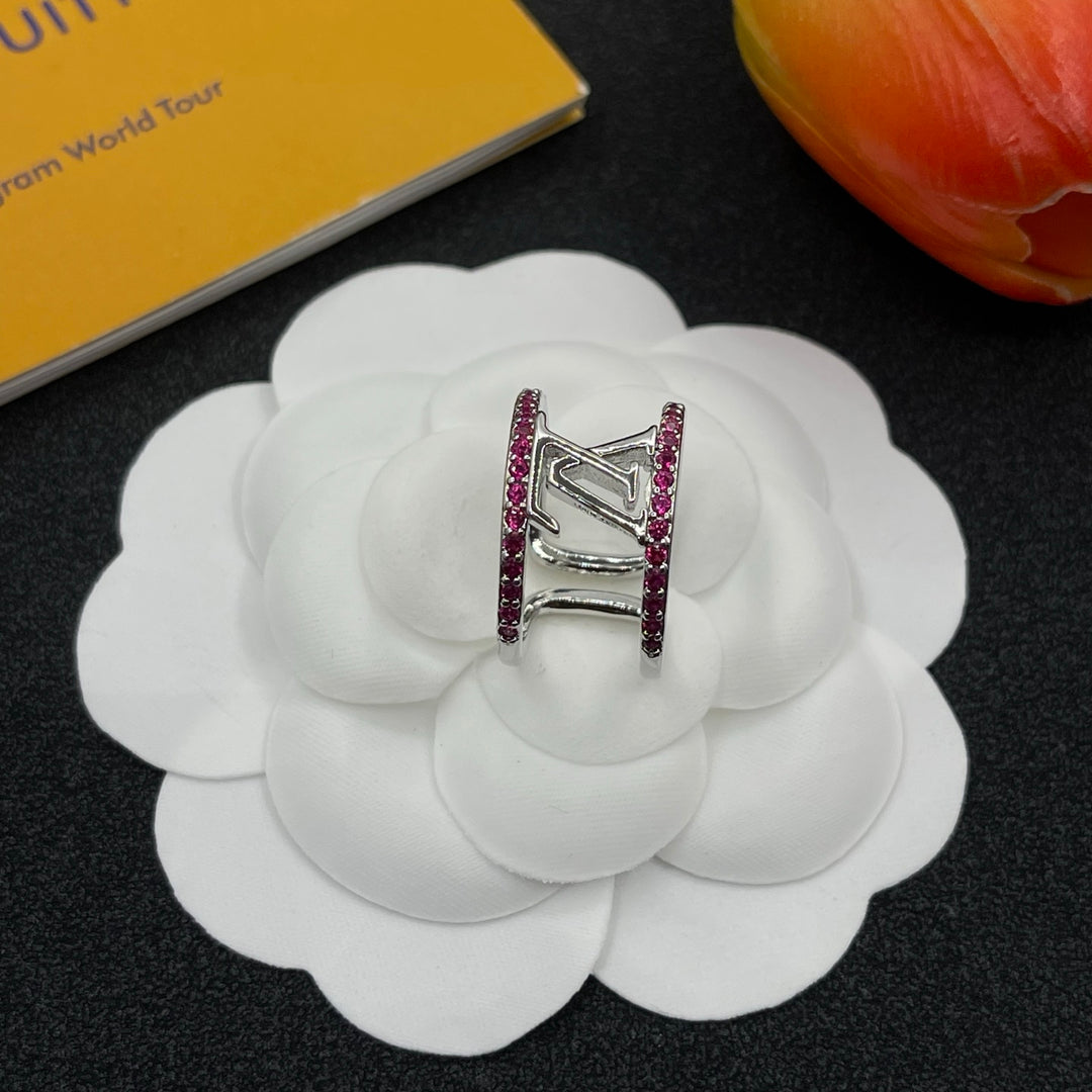Elegant two-tone gemstone ring