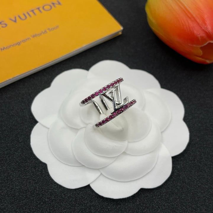 Elegant two-tone gemstone ring