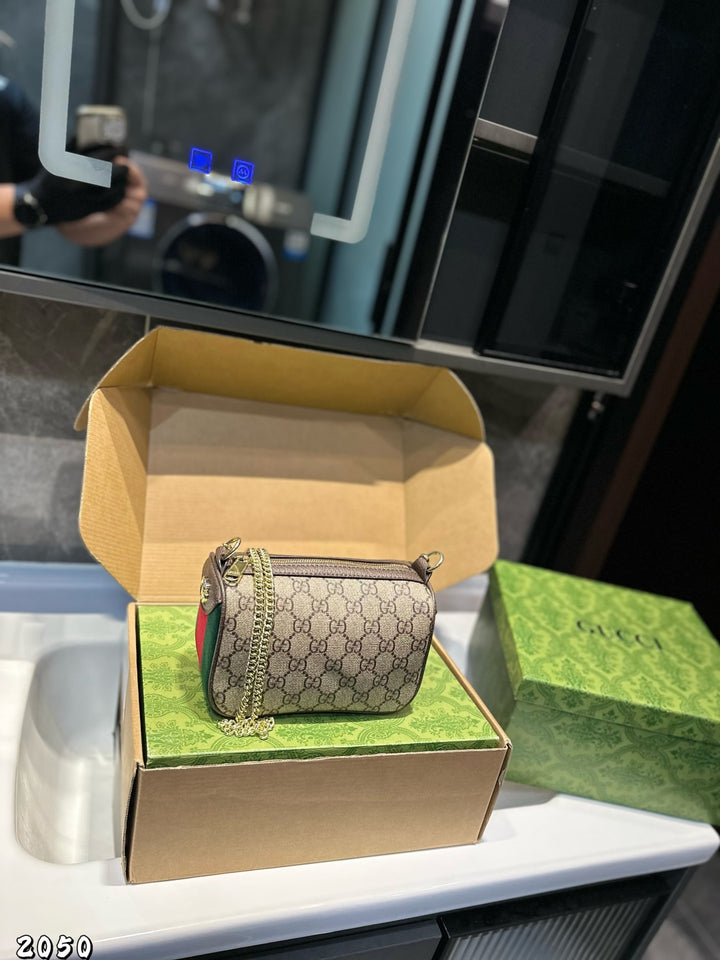 Fashionable letter chain shoulder bag
