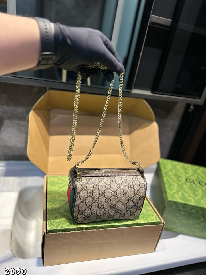 Fashionable letter chain shoulder bag