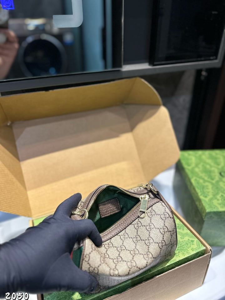 Fashionable letter chain shoulder bag