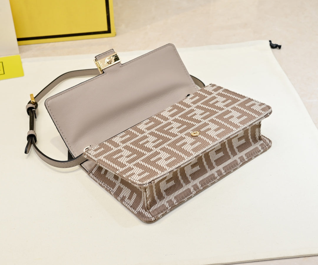 Classic double F-print chain handbag