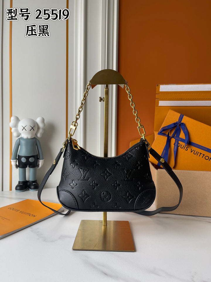 Four-leaf clover mini horn handbag