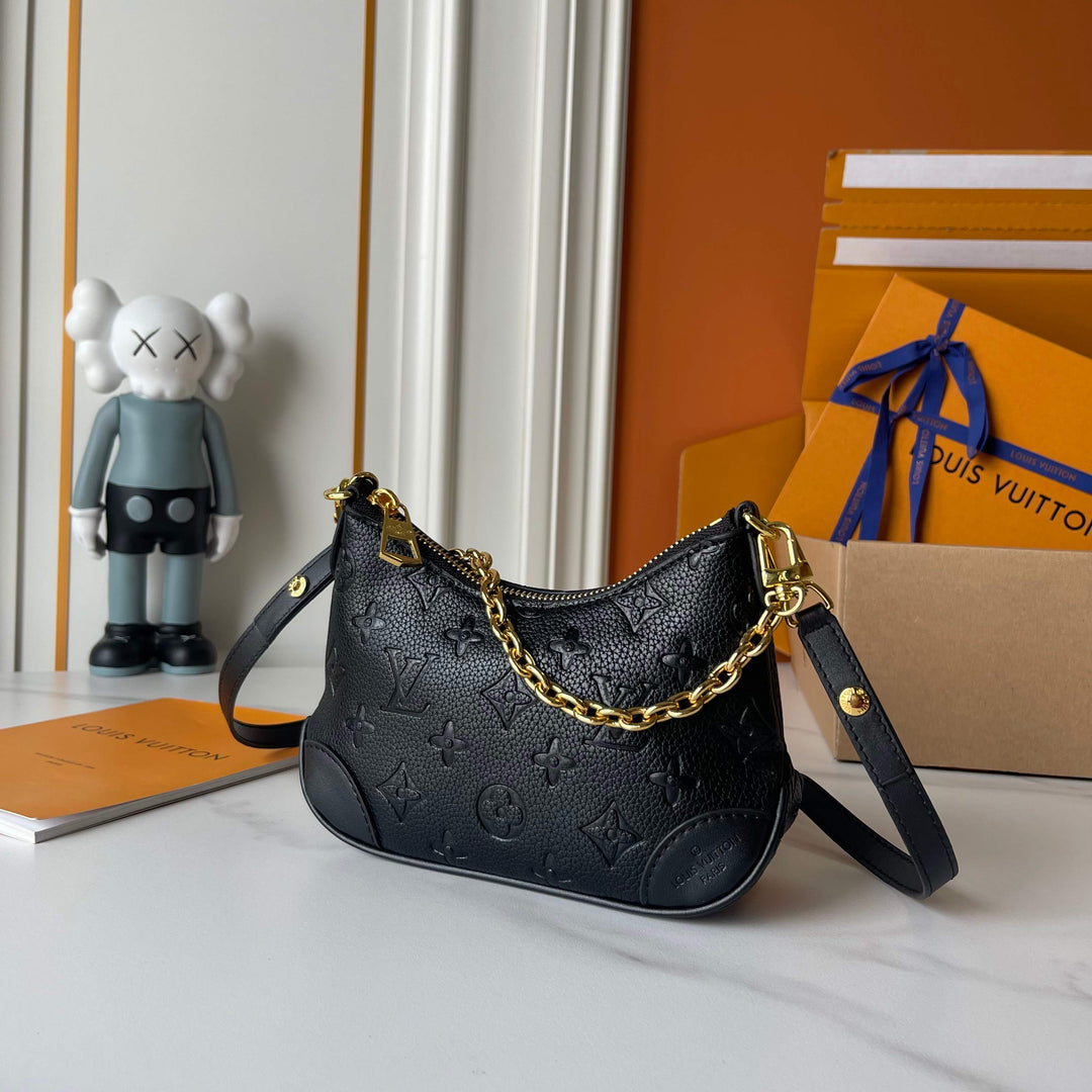 Four-leaf clover mini horn handbag