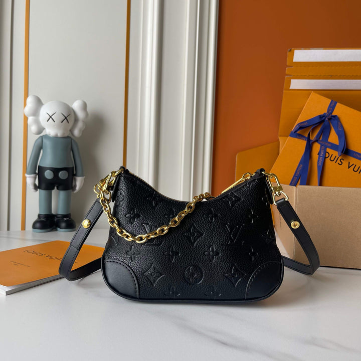Four-leaf clover mini horn handbag